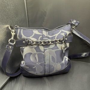 Coach optic metallic chain signature, jacquard crossbody